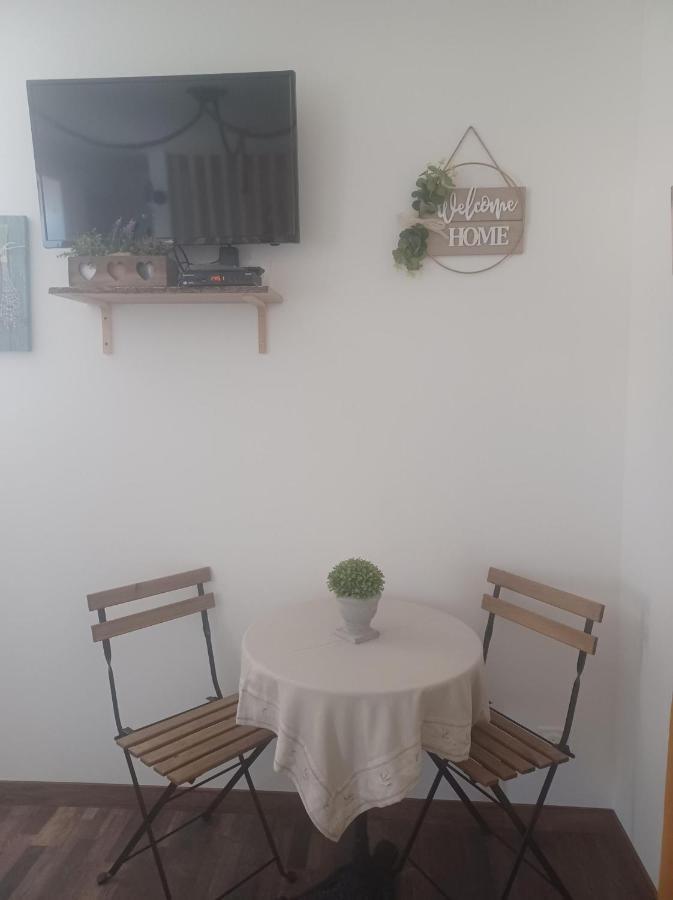 Saint-Pierre-des-Champs Chambre D'Hote Au Jardin Le Clos Des Vins D'Anges מראה חיצוני תמונה
