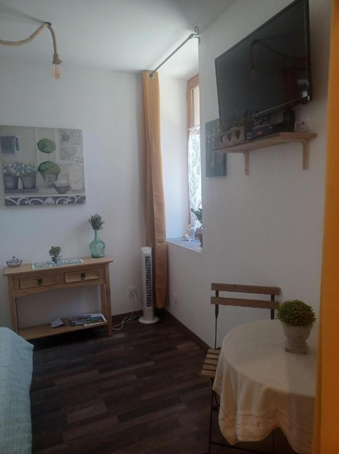 Saint-Pierre-des-Champs Chambre D'Hote Au Jardin Le Clos Des Vins D'Anges מראה חיצוני תמונה