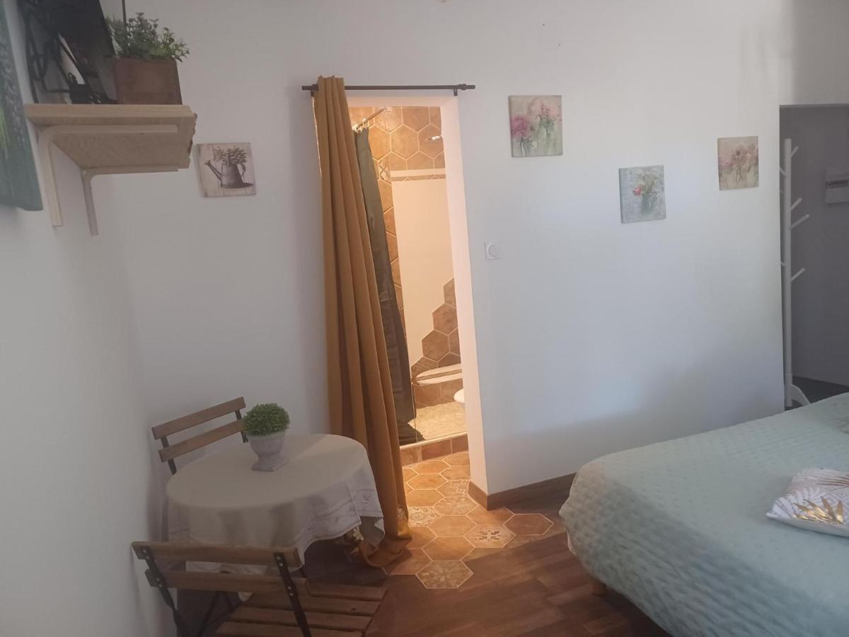 Saint-Pierre-des-Champs Chambre D'Hote Au Jardin Le Clos Des Vins D'Anges מראה חיצוני תמונה